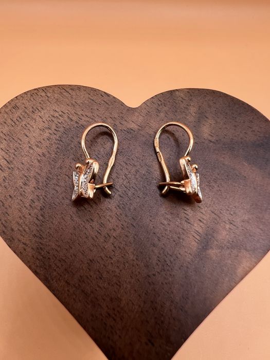 Продам золотые серьги.