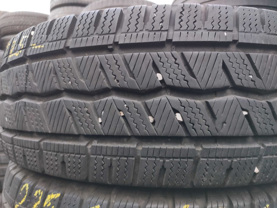 2бр Зимни гуми за бус 225 70 15 С - Hankook
