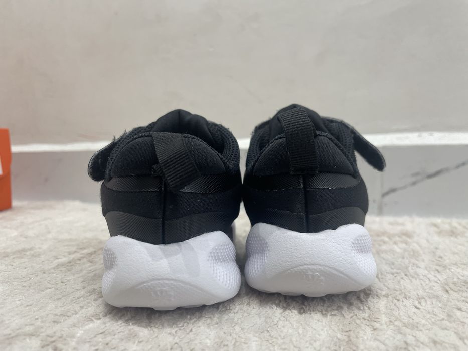 Nike Revolution 7-22 номер