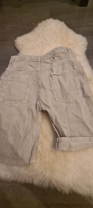 Vand pantaloni scurți jeans Reserved