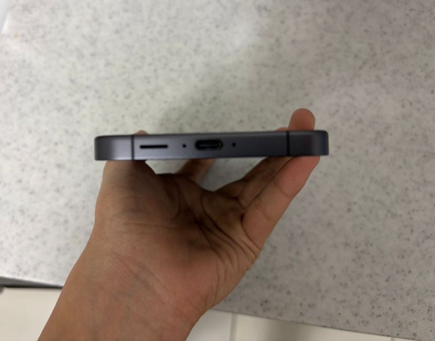 Samsung S24fe, ​Graphite (Графит), 8/128гб, срочно