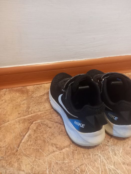 Продам кроссовки