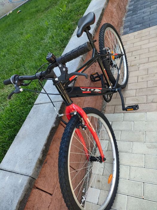 Bicicleta Mtb 30. Stare ca noua 26 inch
CADRU: fier
- FURCA: VELORS
-