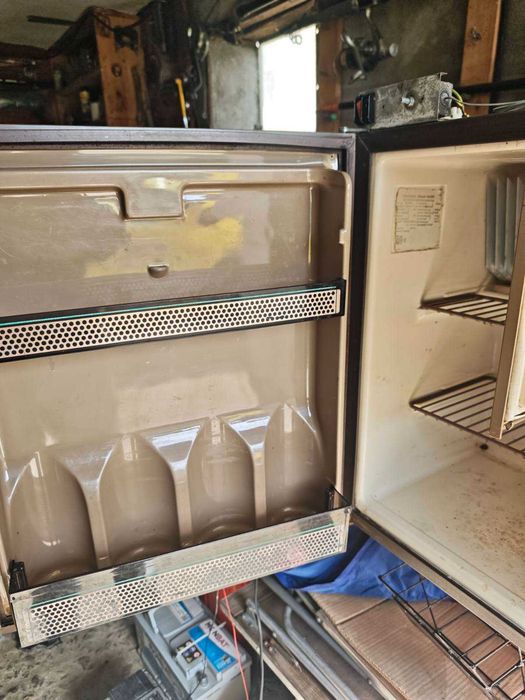 Газов хладилник за каравана и кемпер