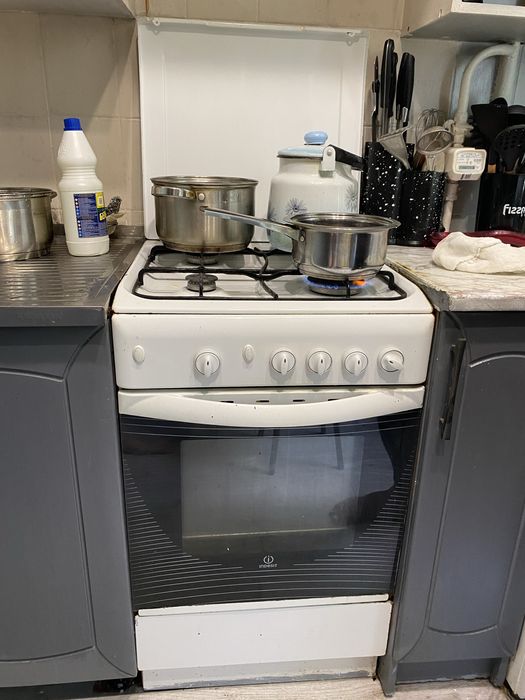 Продам газовую плиту INDESIT