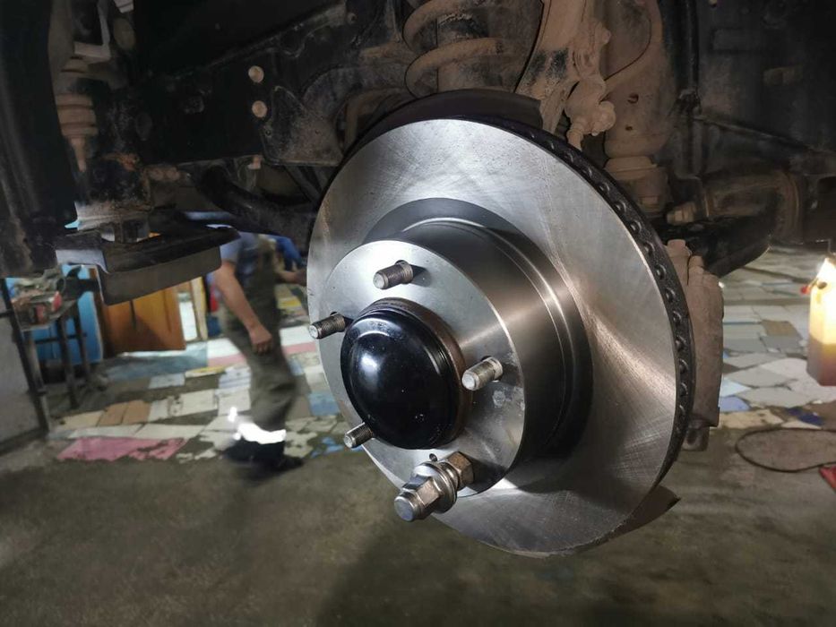 Замена тормозных дисков и колодок