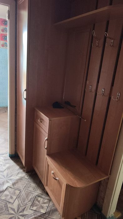 Продам компактную прихожую .