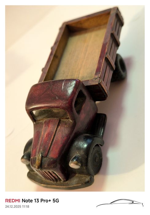 История в дърво-ръчно изработени камиончета 1940 г.