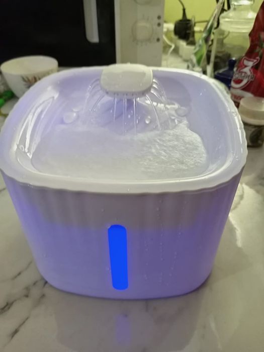 Продам автопоилка для мини собак и кошек.В подарок 2 новых фильтра