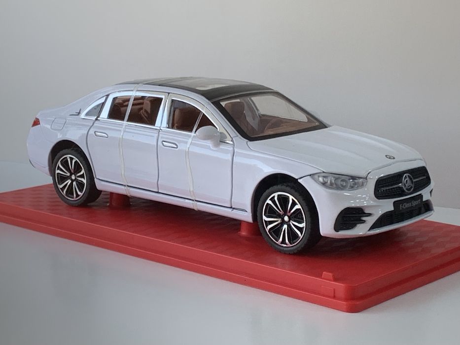 Modelka Mercedes-Benz C260L, Mercedes-Benz E-Class 1:24