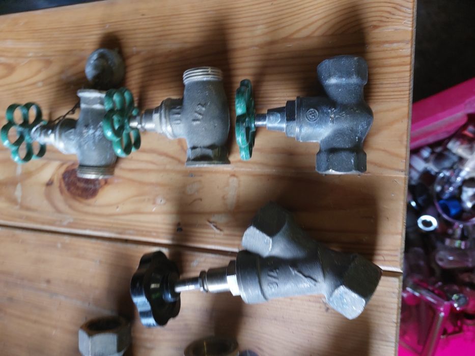 Vând robineți de toate felurile