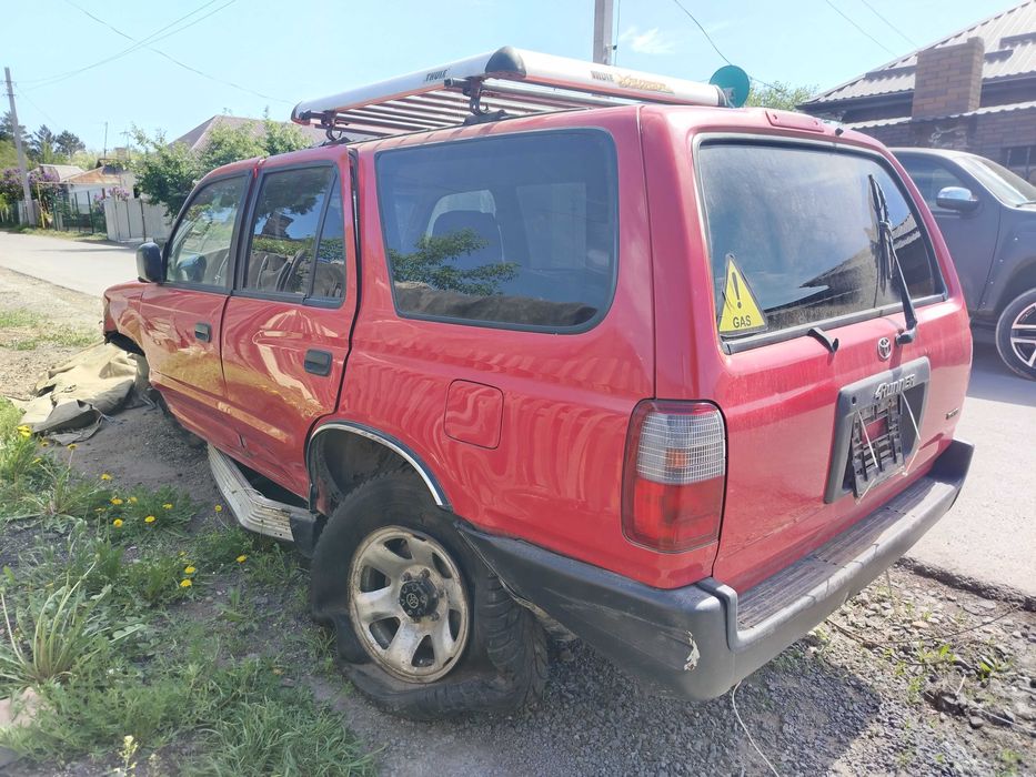 Тойота 4 раннер.