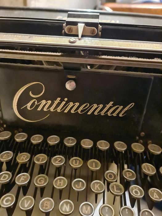 Стара Немска пишеща машина CONTINENTAL