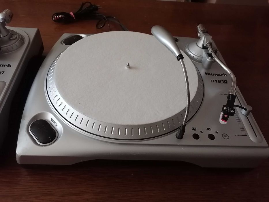 Pickup deck marca Numark TT1610 DJ aflat intr-o stare tehnica buna.