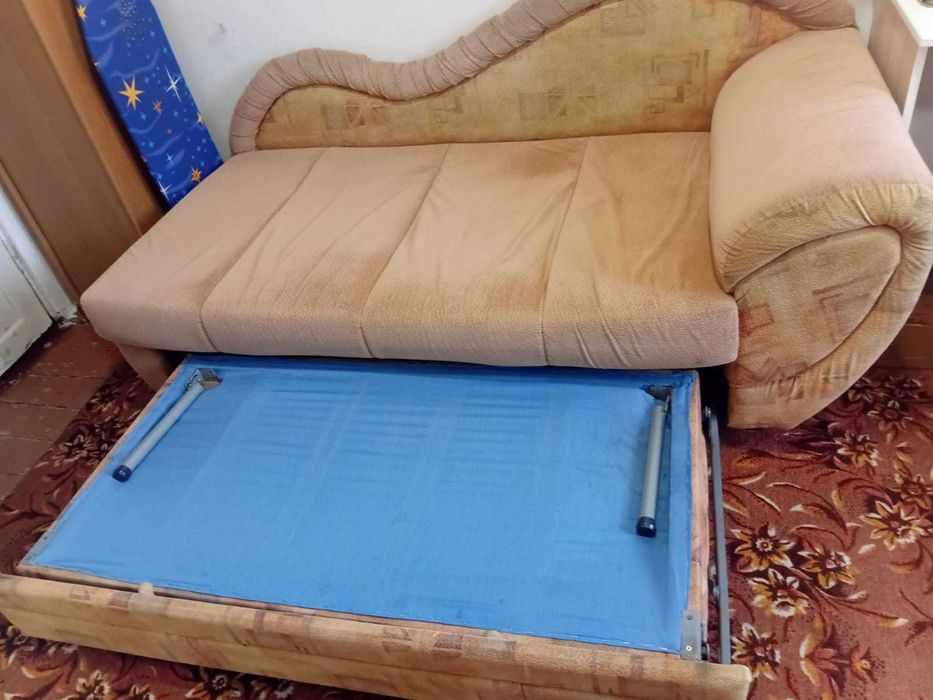 Продам диван, тахту