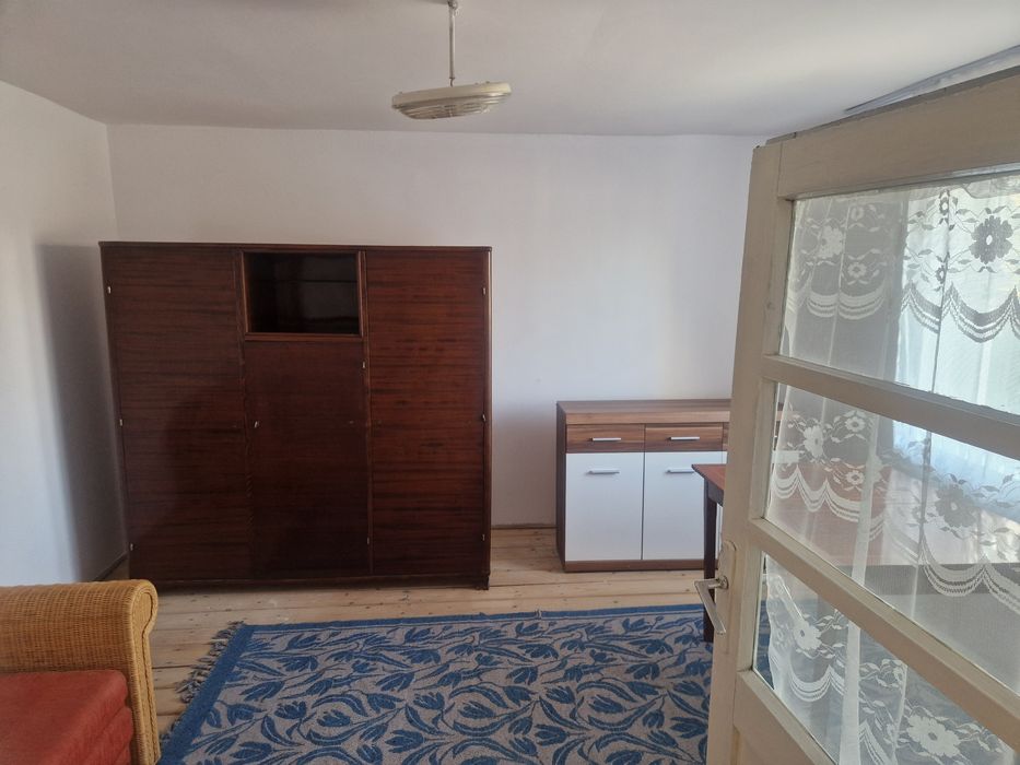 Casă si teren in orasul Hârlău