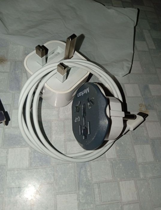 Orginal galofka iphone 
Holati yaxshi galofka simi bilan qosh