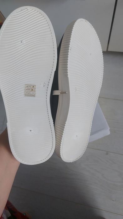 Oferta Nou Kalapod Tenesi negru cu alb, 41 Nou