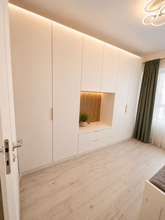 Vand apartament 3 camere - Central Adress, etaj 4