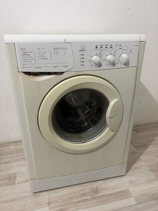 Продаётся стиральная машина Indesit WIL82X (б/у)