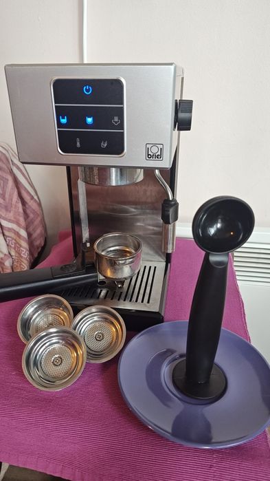 Кафемашина BRIEL AS03 – 20 Bar + 8 пакета Lavazza подарък