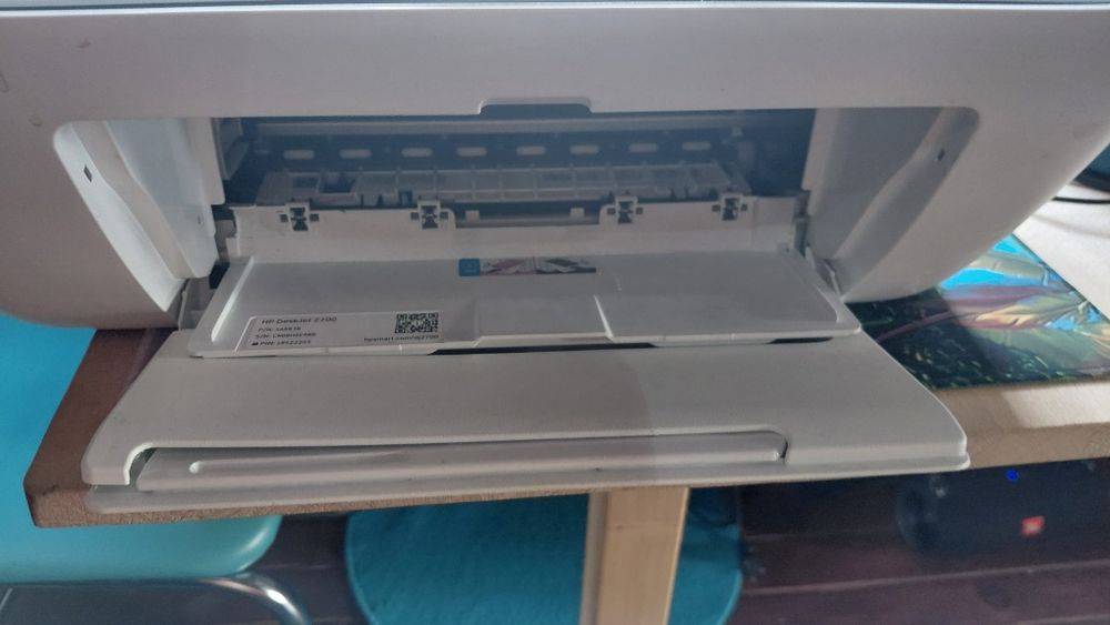 Vând imprimanta HP DeskJet 2710 color