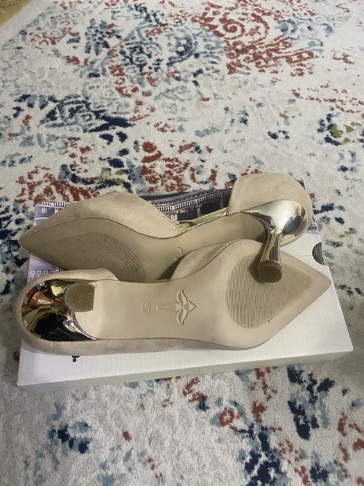 Женские туфли . 37 размер