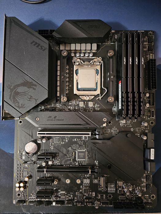 Продам материнскую палту с процессором и озу