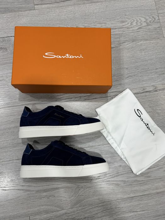 Обувки Santoni.