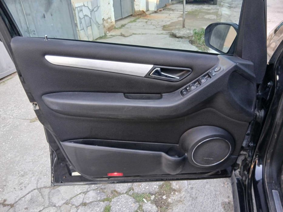 Продавам мерцедес В 200