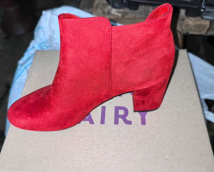 Дамски червени боти