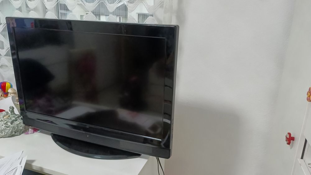 Televizor LCD RED 32"