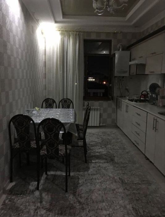 Срочно 2 хонали квартира арендага берилади Эркин савдо олдида!