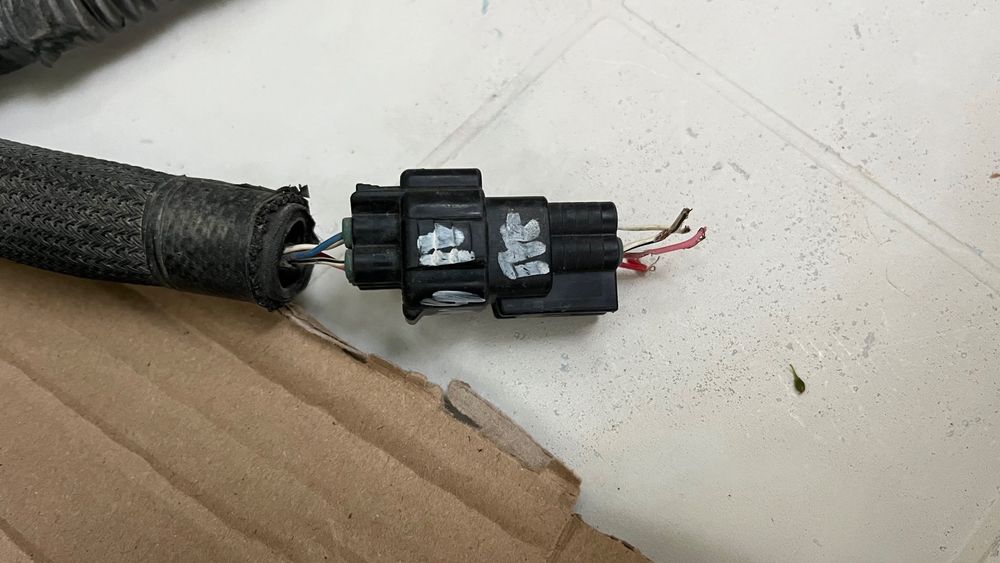 Toyota rav4 16-18 оригинален кабел парктроник под задна броня.