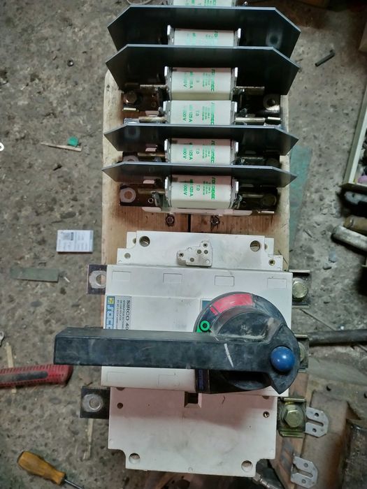 Comutator de putere și siguranțe 380.v