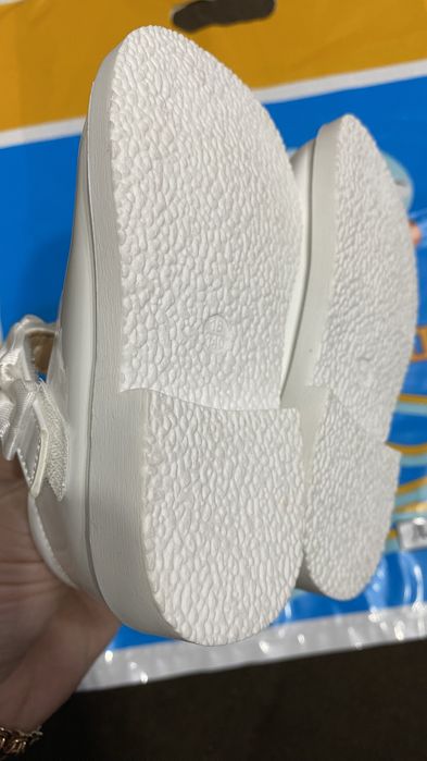 Продам туфельки для девочки