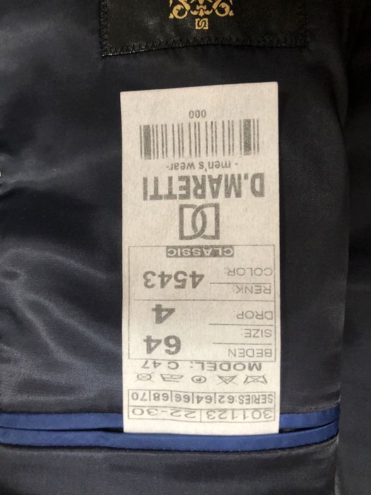 Костюм срочно продается покупали дорого отдам за дешево почти
