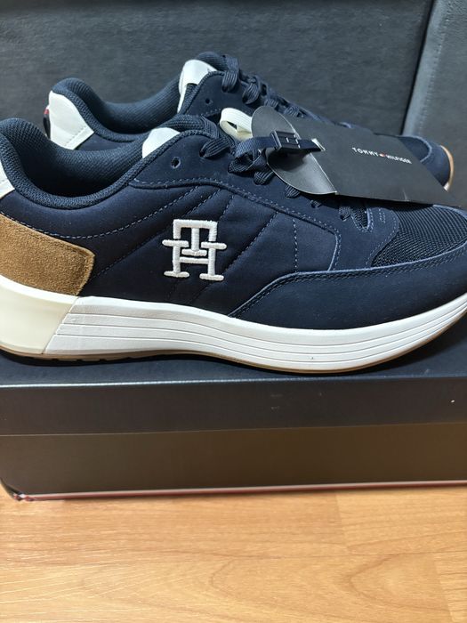 Оригинальные кроссоваи Tommy Hilfiger