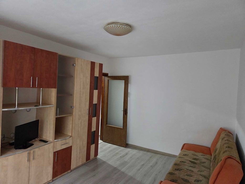 Închiriez apartament cu 2 camere semidecomandat în Oradea str Galileo Galilei