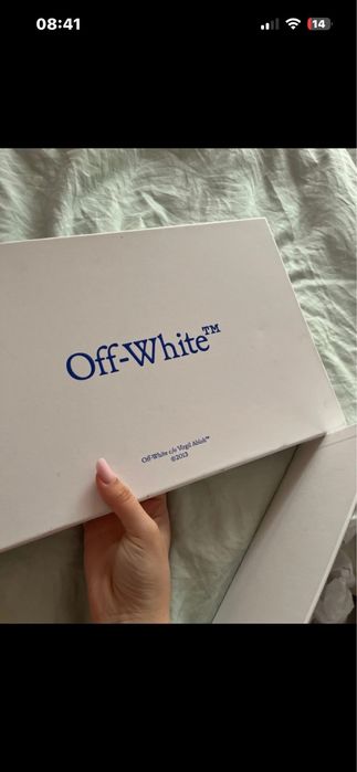 Off White- Out of Office in stare foarte buna