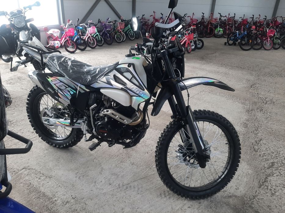 Мотоцикл эндуро , кроссовый мотоцикл.