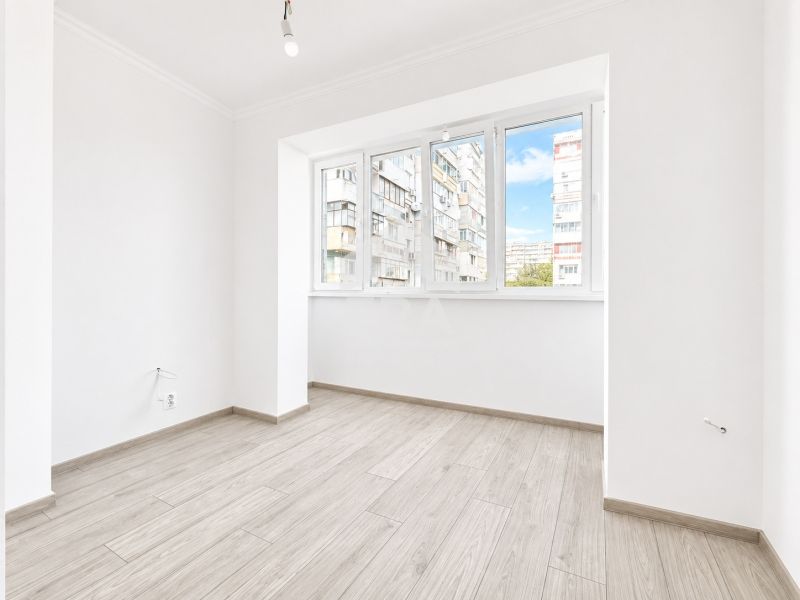 Продава се Тристаен апартамент в Варна, Възраждане 3 - 65 кв.м за 2400 €/кв.м - Снимка #7