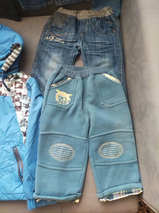 Куртка, джинсы,варежки продам..