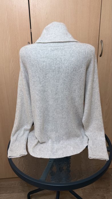 Пуловер  Zara. 100%кашмир Размер L