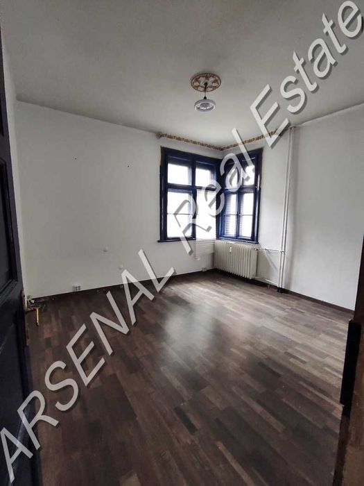 Четиристаен апартамент под наем, Център