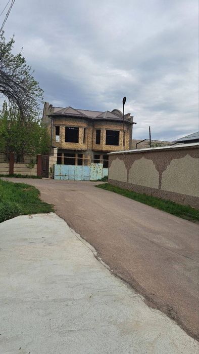 Дом с большим залом и 4 спальнями — Кибрай 2.5 сотки