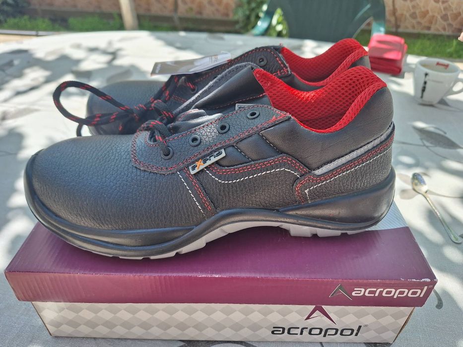 Чисто нови мъжки обувки