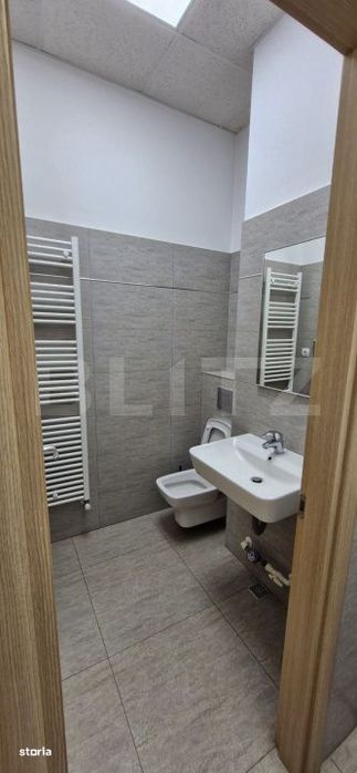Spatiu comercial, 82 mp, zona Micro 11