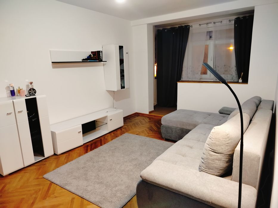 Vând apartament micro 19  la Neacșu, etaj 2 renovat complet, centrala  instalații apă băi și bucătării nou, termopane, ușa metalică  să vând mobilat