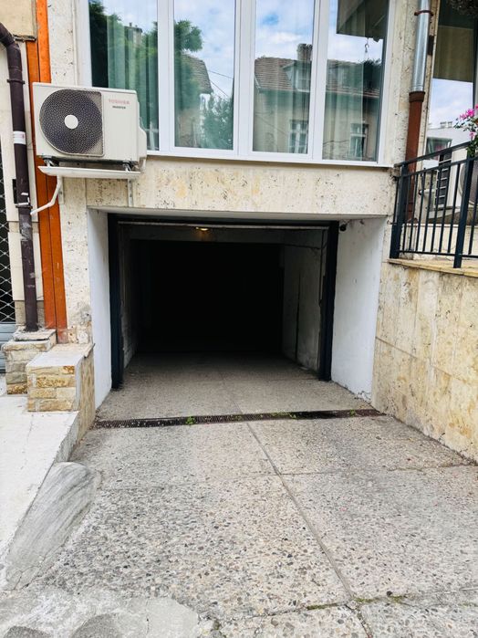 Дава се под наем Гараж / Паркомясто в София, Център - 19 кв.м за 204 € - Снимка #2